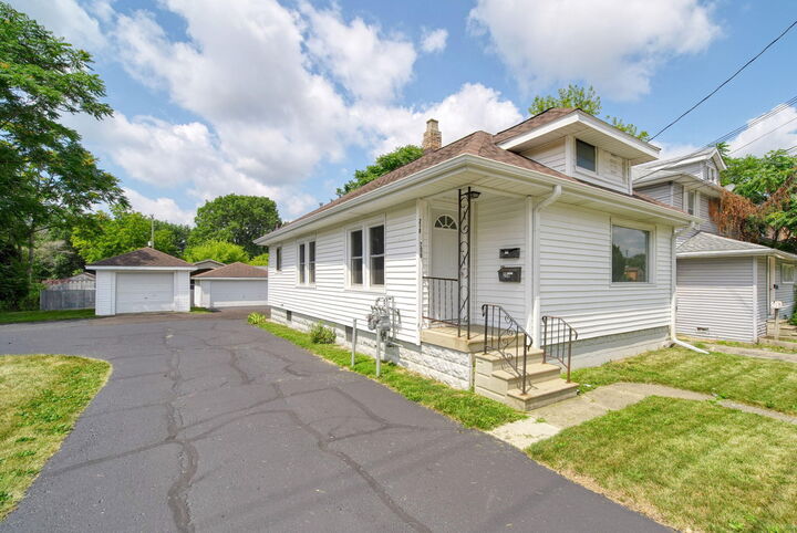 Property Photo:  208 S Brown Street  MI 49203 