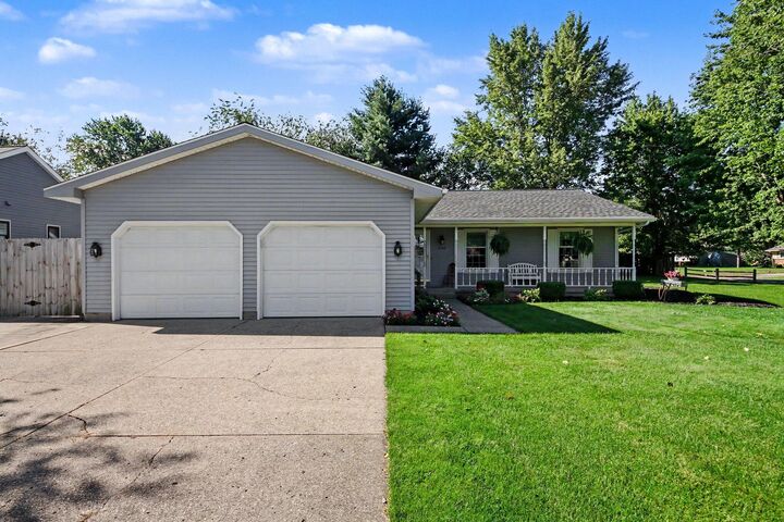 Property Photo:  2162 Pinewood Street  MI 49428 