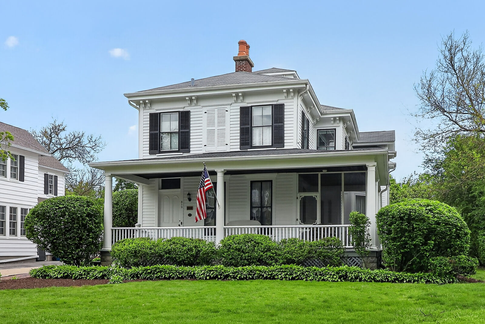 Property Photo:  319 N Lincoln Street  IL 60521 
