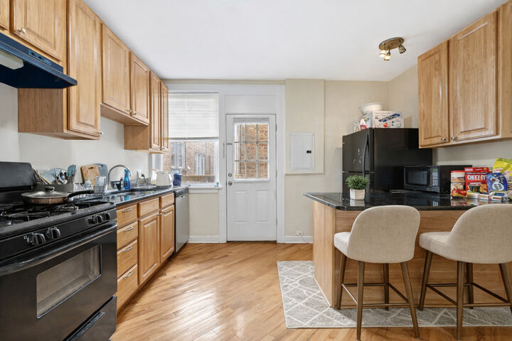 Property Photo: 6457 N California Avenue 3 IL 60645