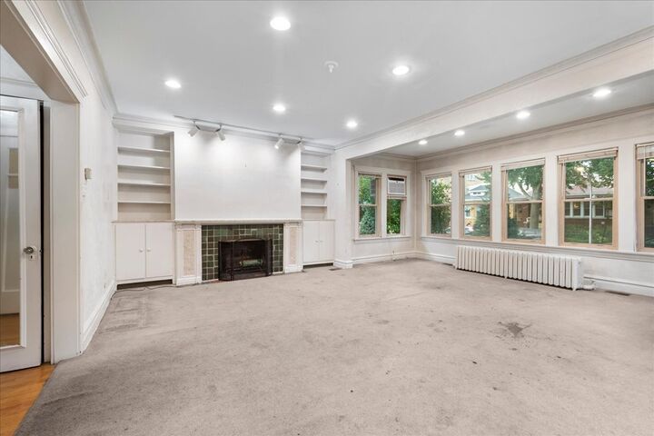 Property Photo:  6520 N Fairfield Avenue  IL 60645 