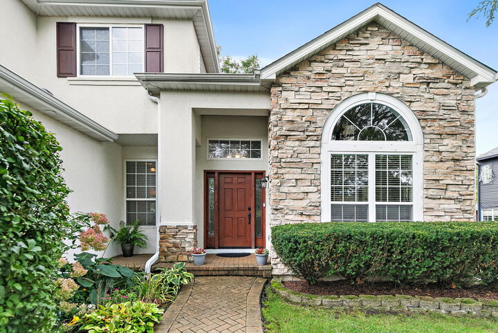 Property Photo:  2221 Somerset Lane  IL 60060 