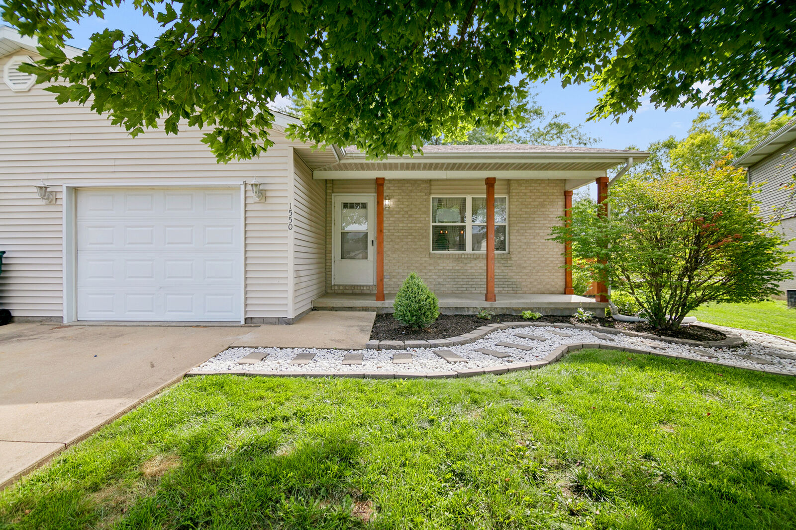 Property Photo:  1550 Girard Avenue  IL 60914 