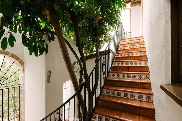 Property Photo:  2050 N Las Palmas Avenue  CA 90068 
