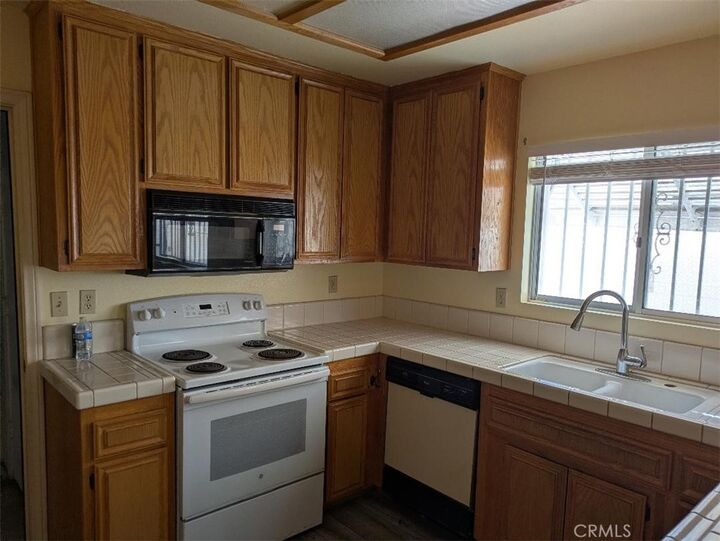 Property Photo: 478 Reposo CA 92582