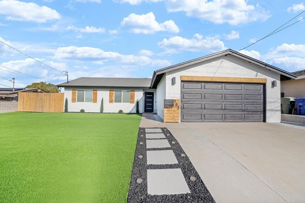 Property Photo: 953 Maria Way CA 91911