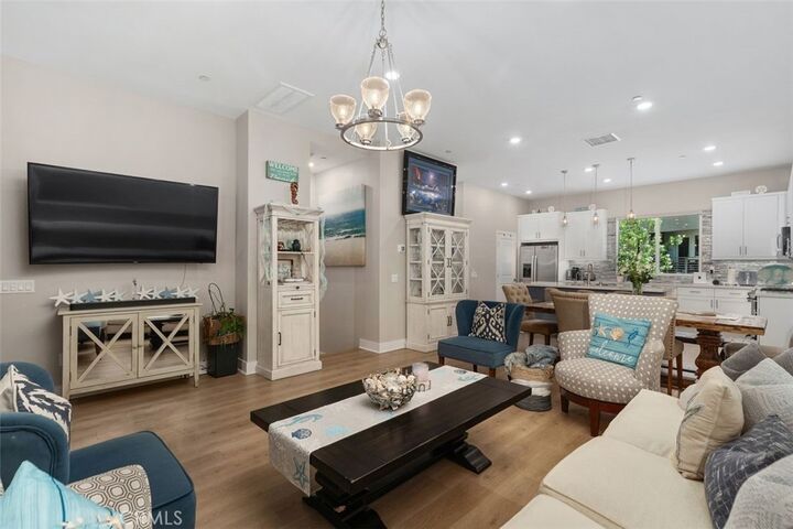 Property Photo: 1642 W Saratoga Lane CA 90732