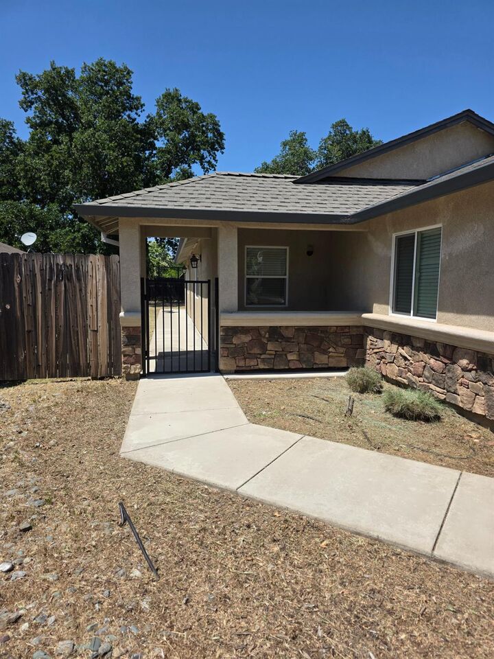 Property Photo: 1730 School Street CA 96007