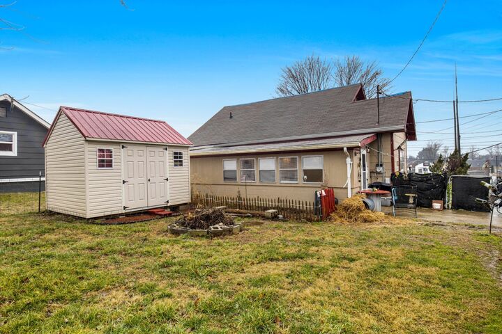 Property Photo: 2461 Old Greenbrier Pike TN 37073