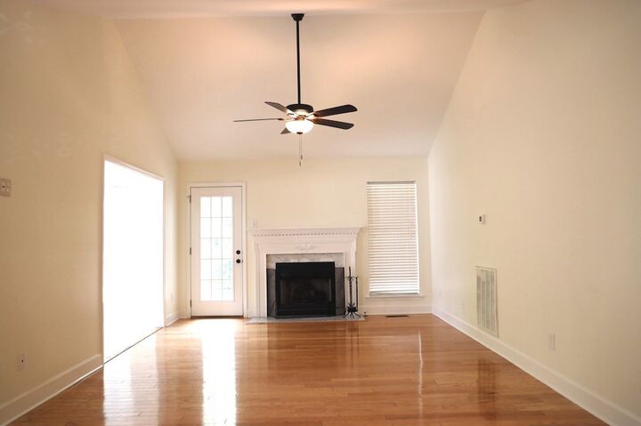 Property Photo: 1406 Clairmonte Cir TN 37064