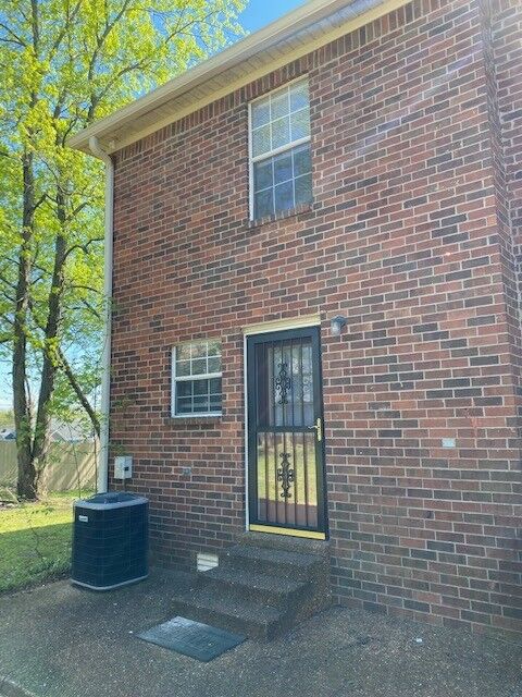 Property Photo:  626 Castlegate Dr  TN 37217 