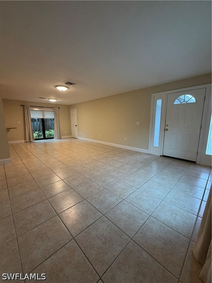Property Photo:  