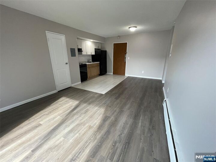 Property Photo:  125 Lawrence Street 6A  NJ 07601 
