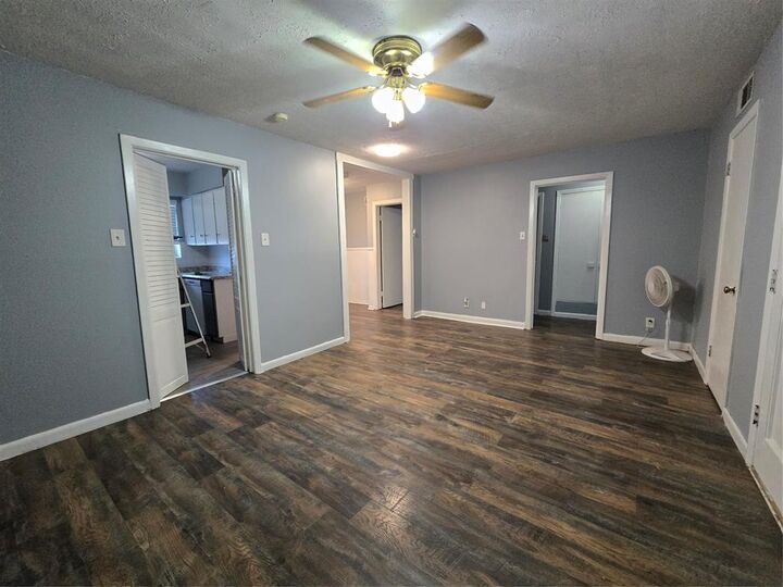 Property Photo: 427 Royal Crest Drive TX 75081