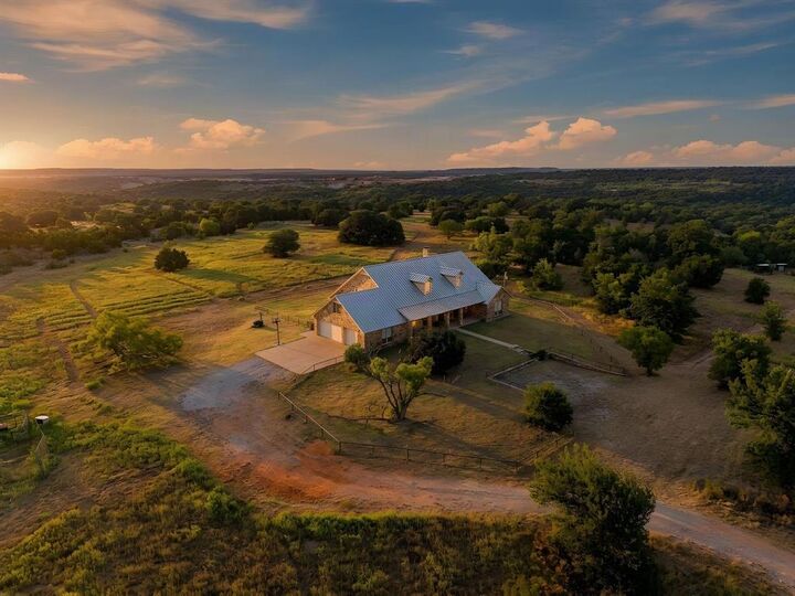 Property Photo: 4350 Village Bend Road TX 76067