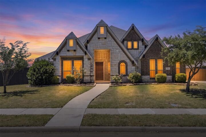Property Photo:  905 Mill Pond Drive  TX 76065 
