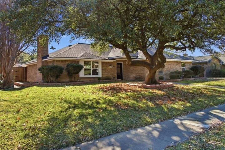 Property Photo: 1916 Macao Place TX 75075