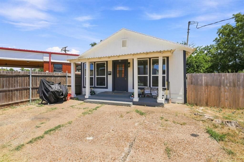 Property Photo: 298 7th Street TX 75446