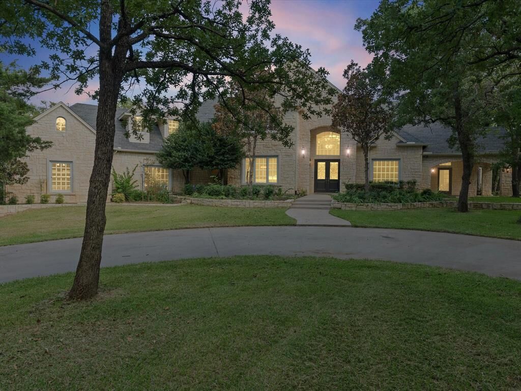 Property Photo: 3105 E Briar Lane TX 76092