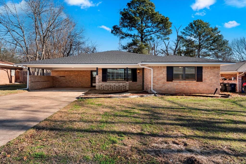 Property Photo: 601 N 38th Street TX 75110