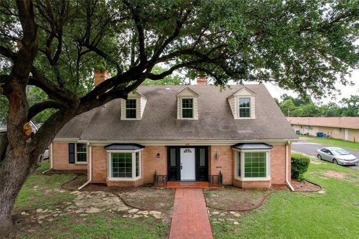 Property Photo:  601 N 25th Street  TX 75110 