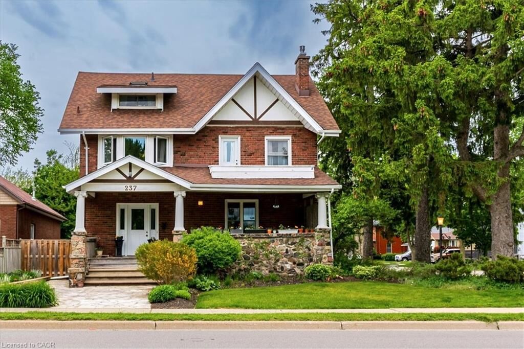 Property Photo: 237 Norfolk Street N ON N3Y 3P1