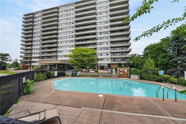 Property Photo: 215 Glenridge Avenue 1201 ON L2T 3J7