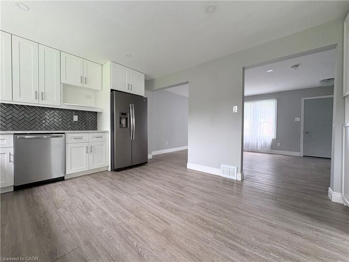 Property Photo:  216 Brunswick Crescent  ON N6G 3L2 