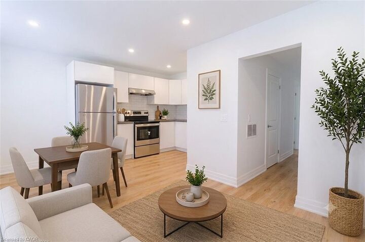 Property Photo:  49 Gladstone Avenue 2 (Second Floor)  ON L8M 2H7 