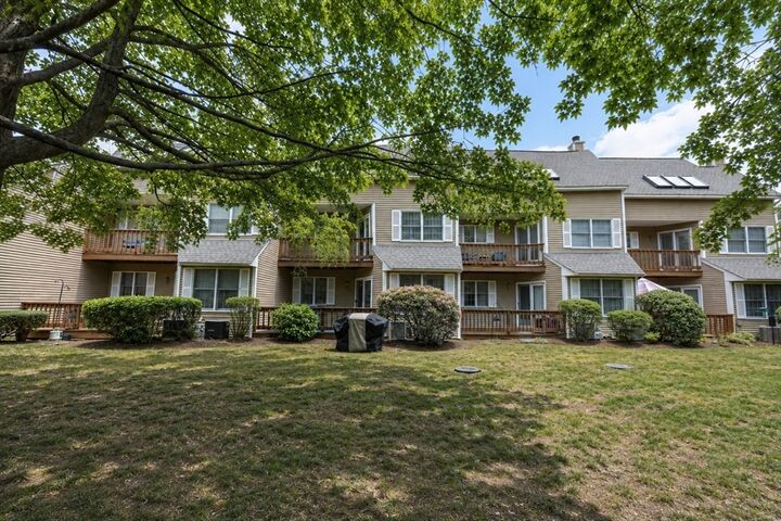 Property Photo:  8 Fairway View Ln 8  MA 02766 