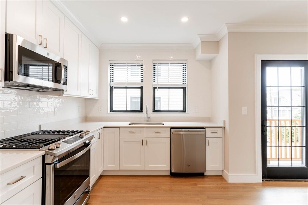 Property Photo:  285 Lamartine St 2A  MA 02130 
