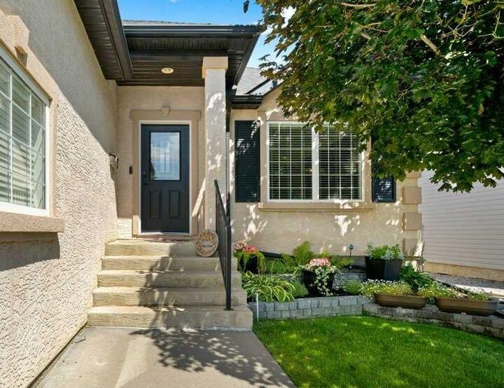 Property Photo: 20 Sunrise Court SW AB T1B 4N5