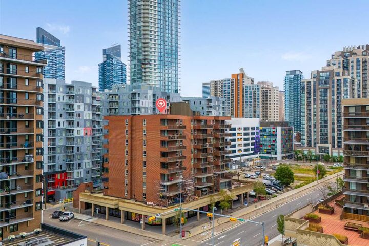 Property Photo: 1240 12 Avenue SW 301 AB T3C 0P3