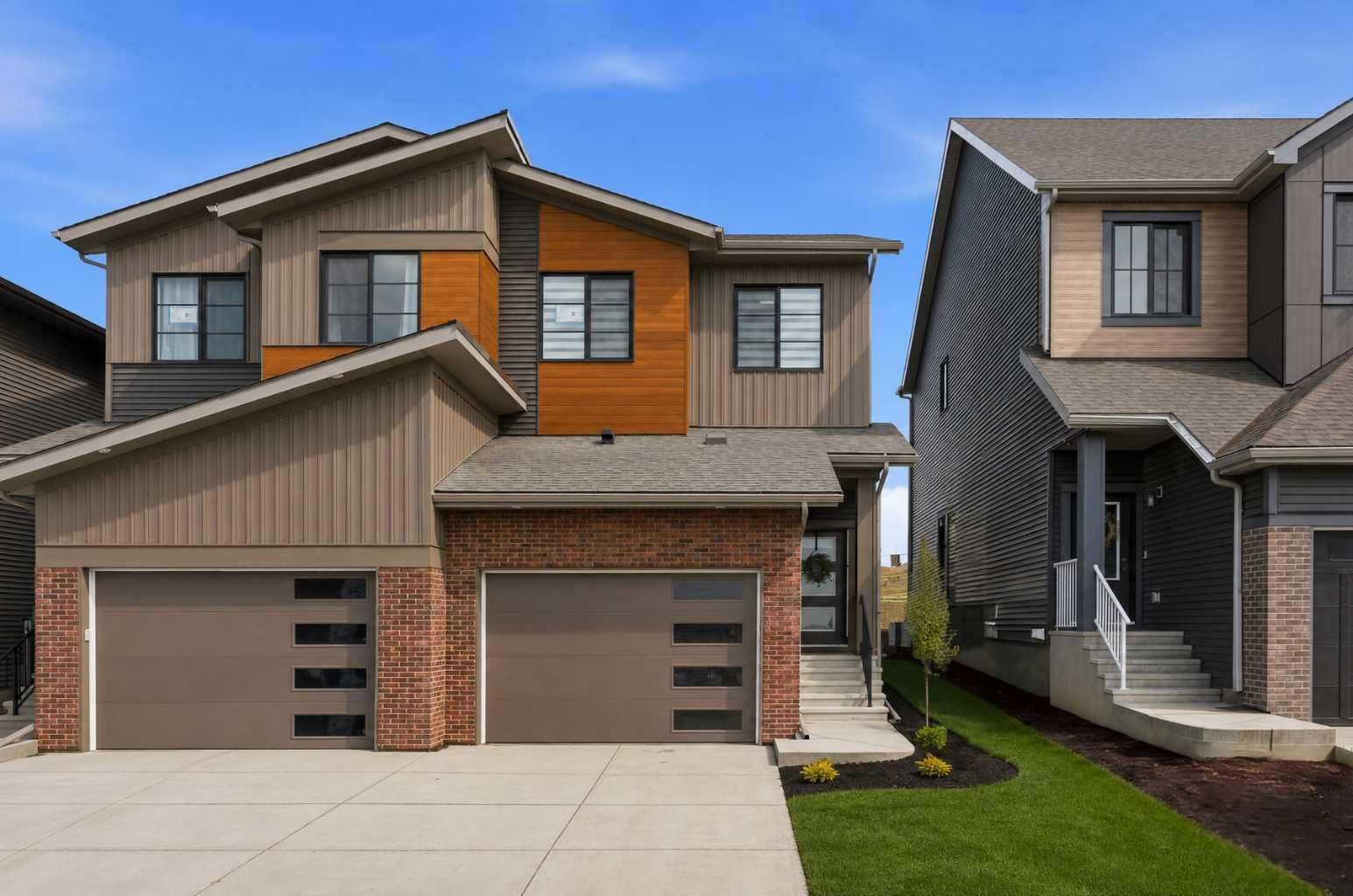 Property Photo: 55 Heritage Manor AB T4C 3K7
