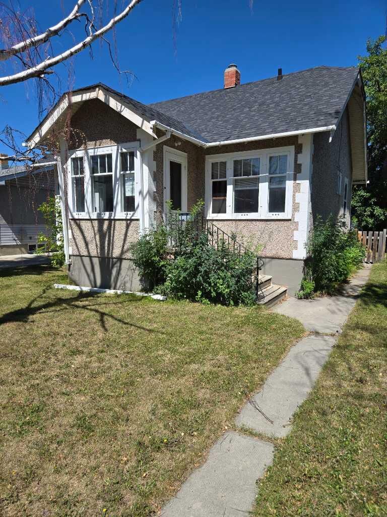 Property Photo:  1536 23 Avenue NW  AB T2M 1V1 
