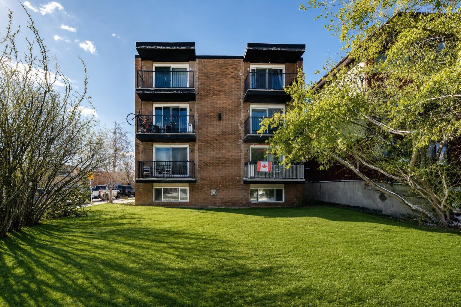 Property Photo: 1703 11 Avenue SW 32 AB T3C 0N5
