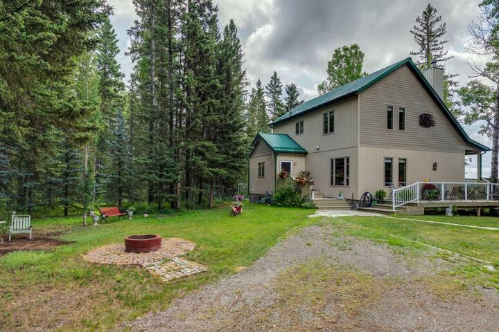 Property Photo: 5123 Township Road 342 A AB T4C 1A1