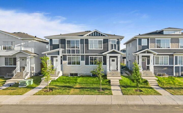 Property Photo: 1044 West Lakeview Drive AB T1X 2T3
