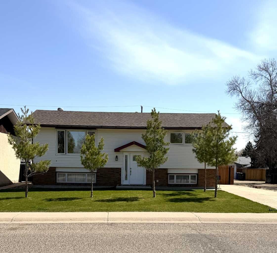 Property Photo: 1539 4 Avenue NE AB T1A 6C2