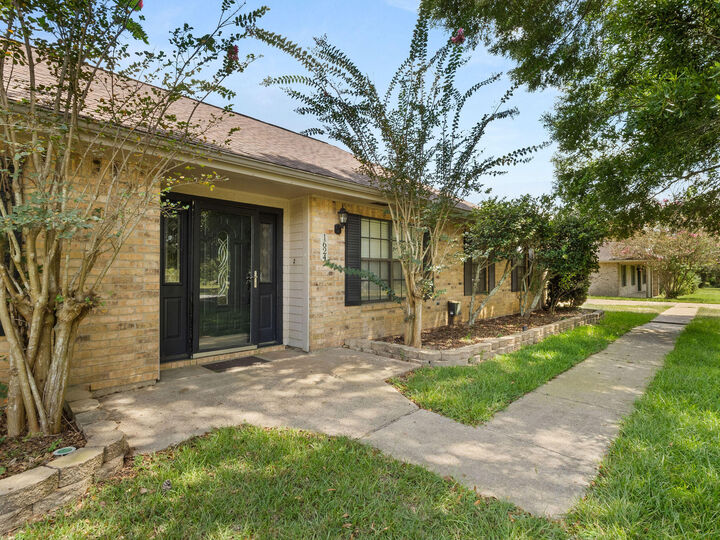 Property Photo: 1624 Glendale Road LA 70634