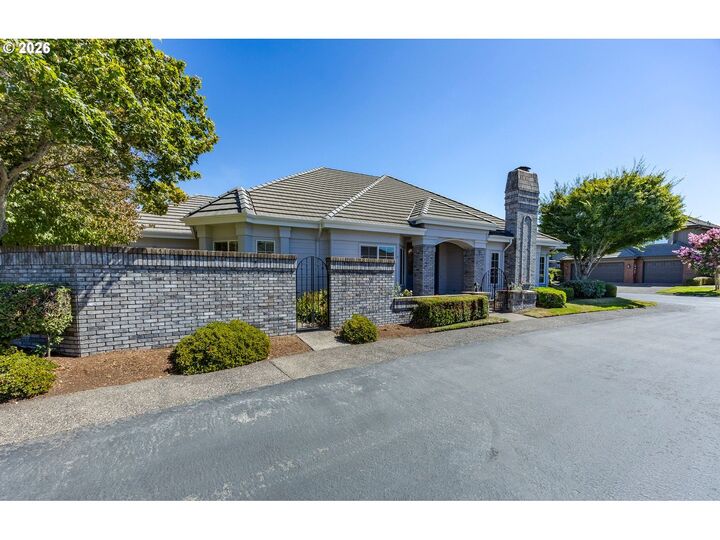 Property Photo:  3279 Lakemont Dr  OR 97408 