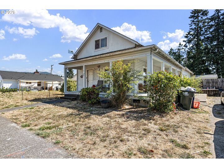 Property Photo:  93 Shady Loop  OR 97477 