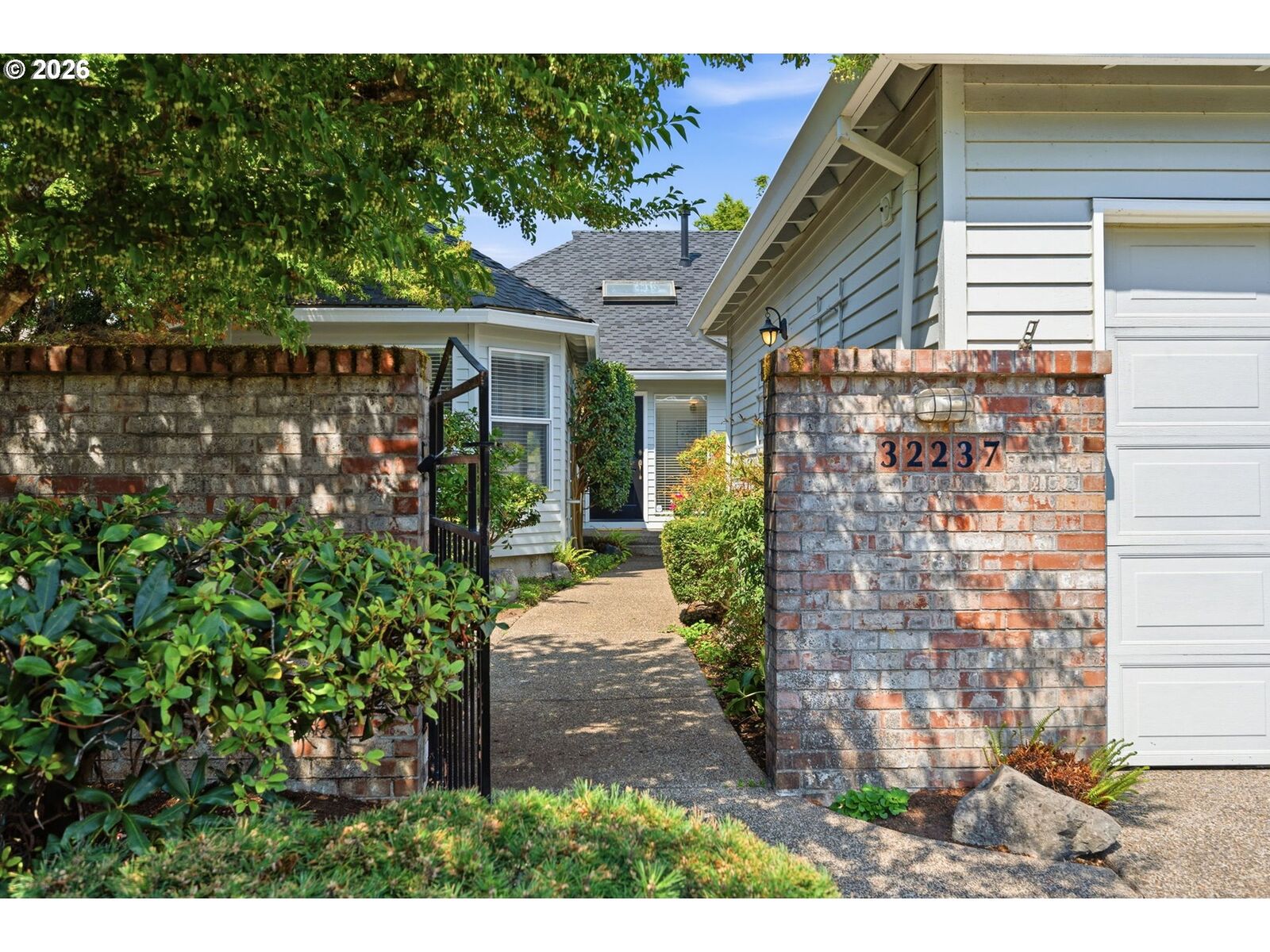 Property Photo: 32237 SW Lake Dr OR 97070