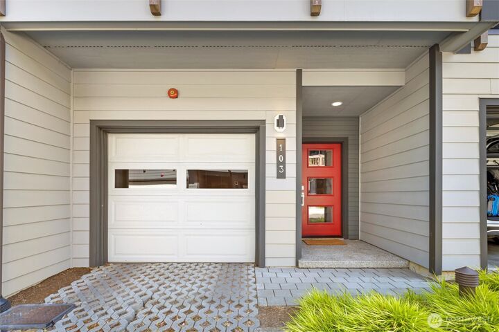 Property Photo:  6861 NE 170th Street 103  WA 98028 