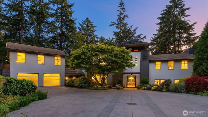Property Photo:  7733  Hansen Road NE  WA 98110 