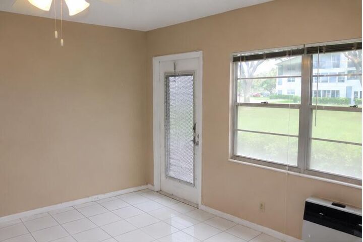 Property Photo:  554 Mansfield N  FL 33434 