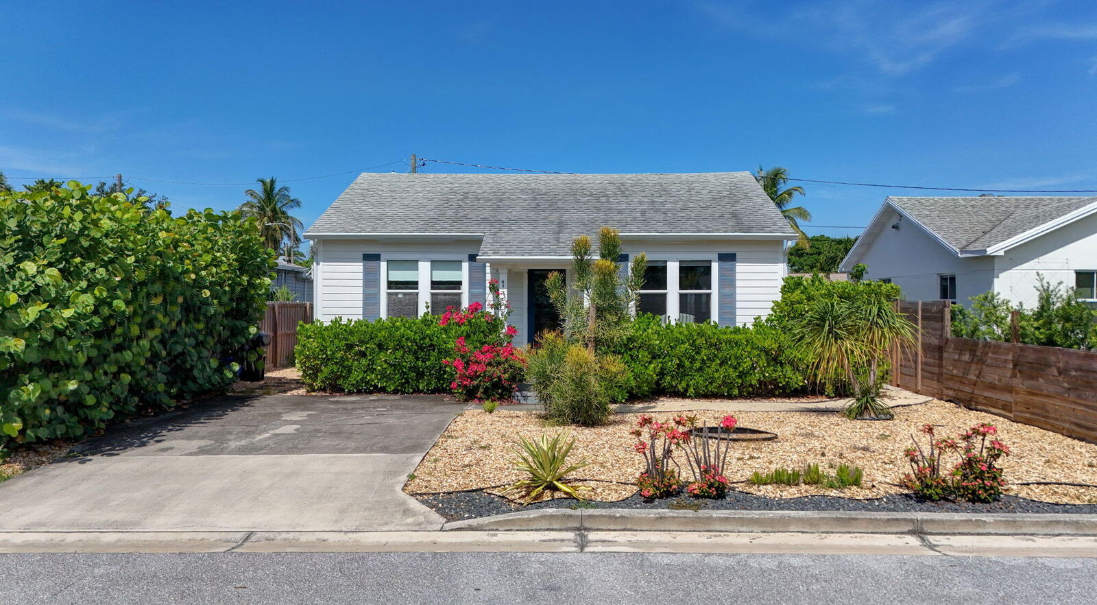 Property Photo: 1305 N Palmway FL 33460
