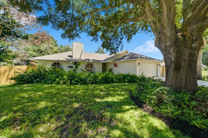 Property Photo:  725 Wentworth Street  FL 32958 