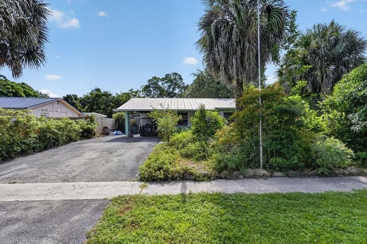 Property Photo:  303 S Delaware Boulevard  FL 33458 