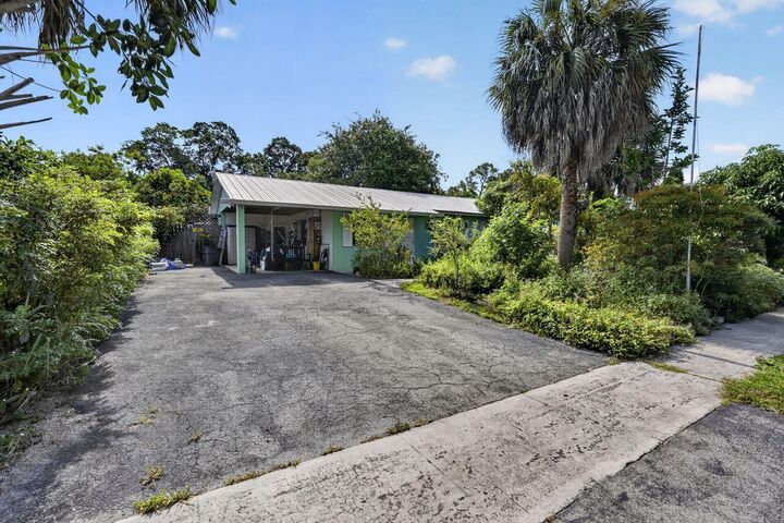 Property Photo: 303 S Delaware Boulevard FL 33458